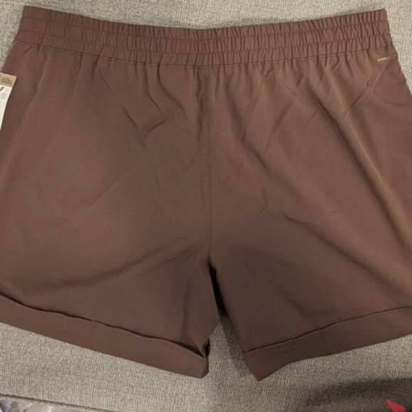 Mondetta Women's Plus Size Mocha Mousse Active Walking Shorts, size XXL - Picture 4 of 5